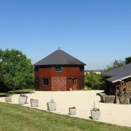 La Maison Ronde Et Ses 2 Cahutes Hébergement de vacances Monthoiron