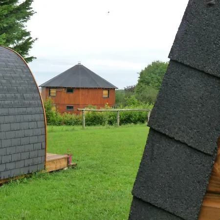 La Maison Ronde Et Ses 2 Cahutes *